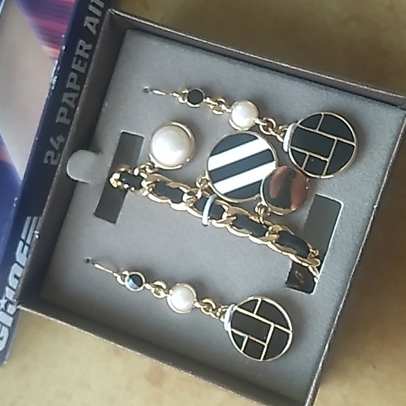 Carolee New York Jewelry - Earrings with Bracelet Carolee New York Valentine Love